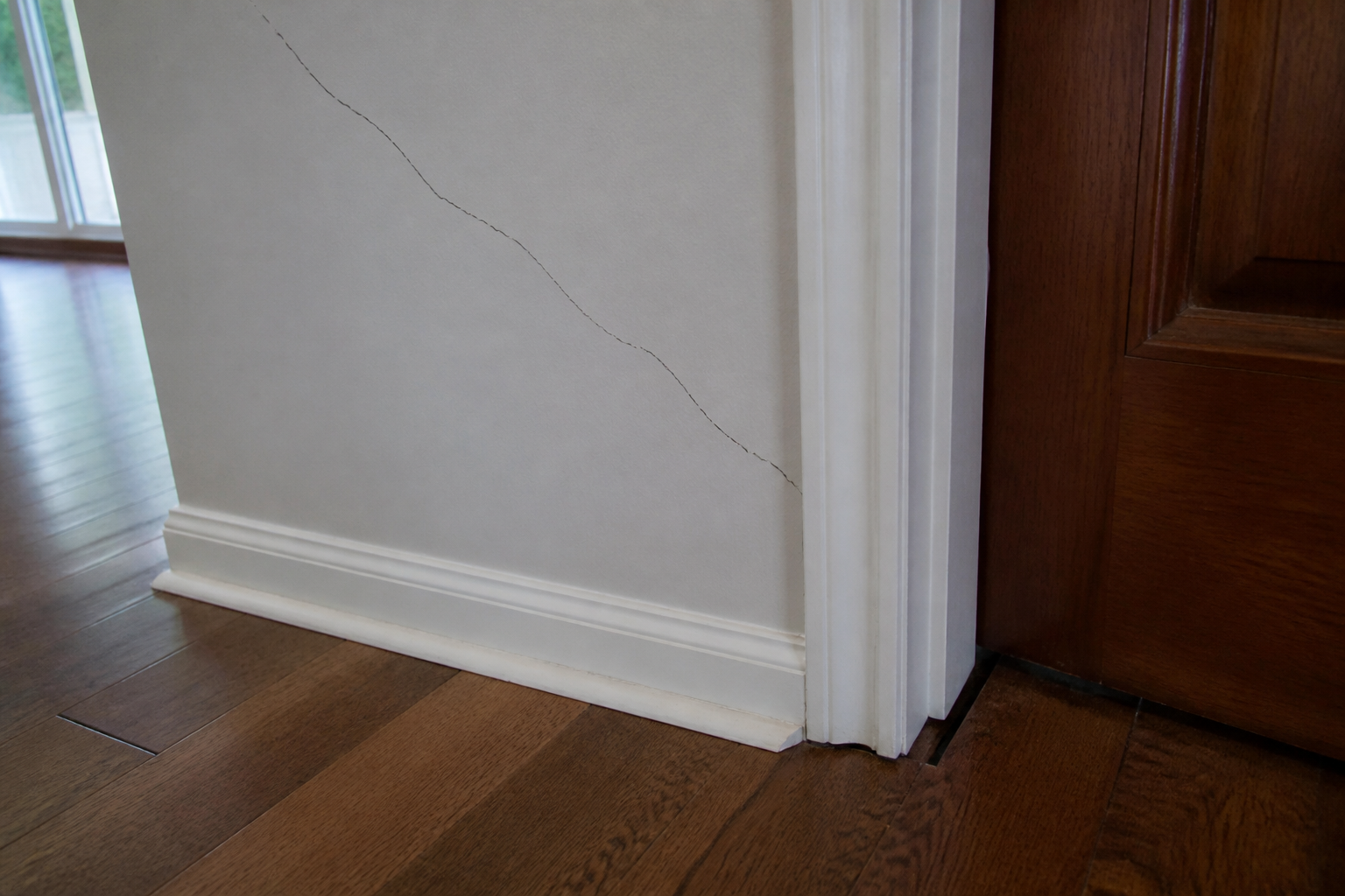 Interior wall crack from settlement